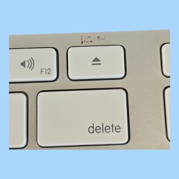 Apple A1243 Wired USB Keyboard Aluminum w/ Numeric Keypad TESTED & WORKS! - Picture 6 of 11